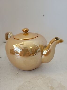 1930s Japanese Peach Lusterware Teapot 5"